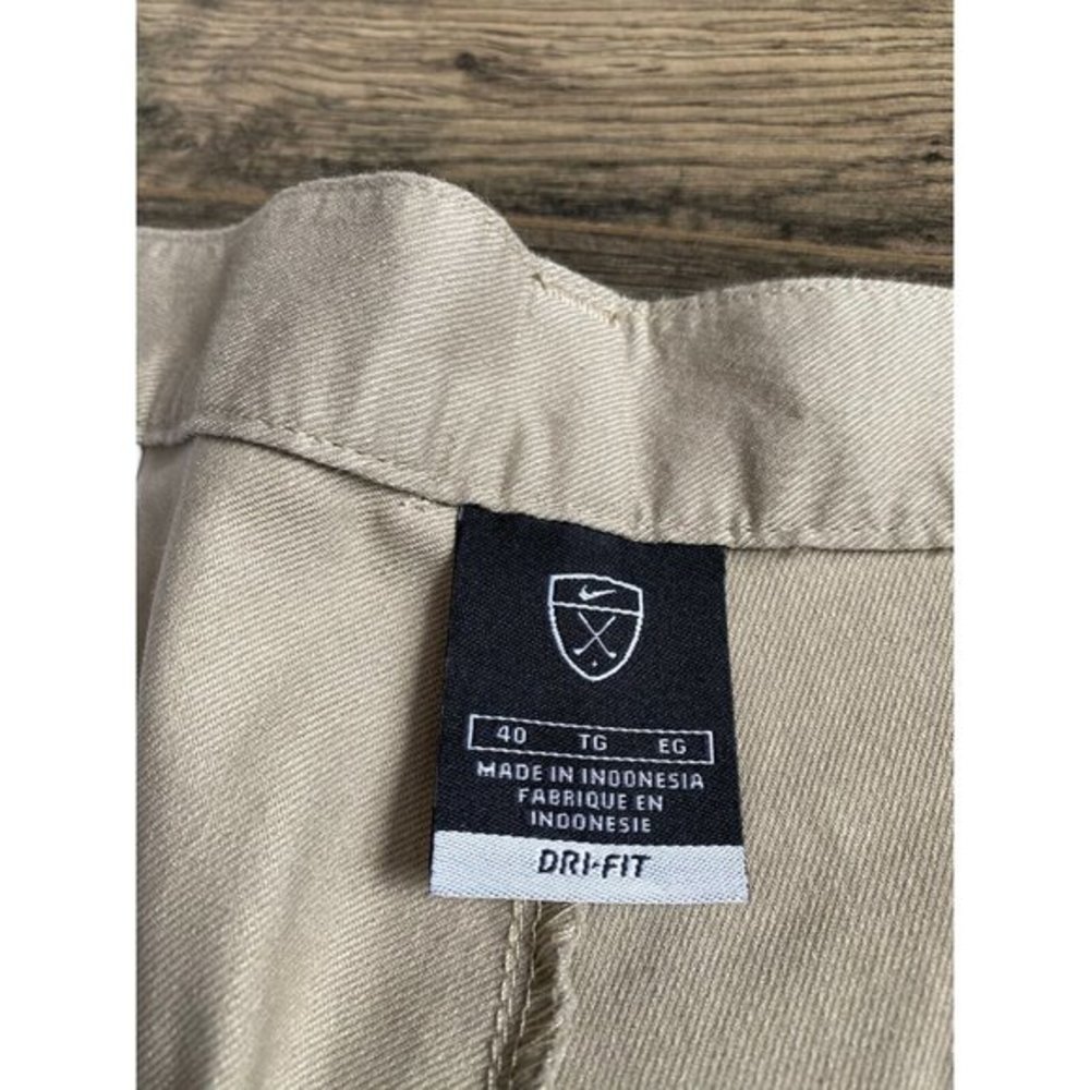 EUC‎ Mens Nike Golf Pleated Front Khaki Shorts Size 40 - Picture 2 of 9